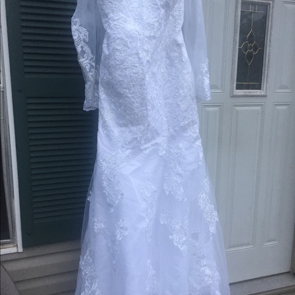 Mermaid Style Wedding Dress - Picture 7 of 7